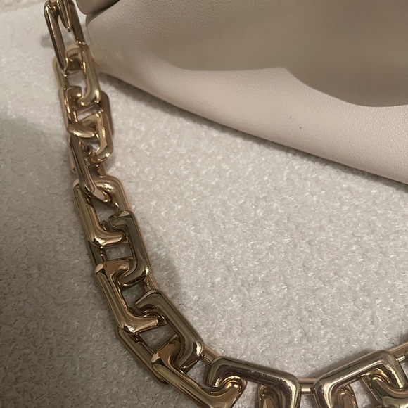 The Chain Bag - Picture 3 of 3